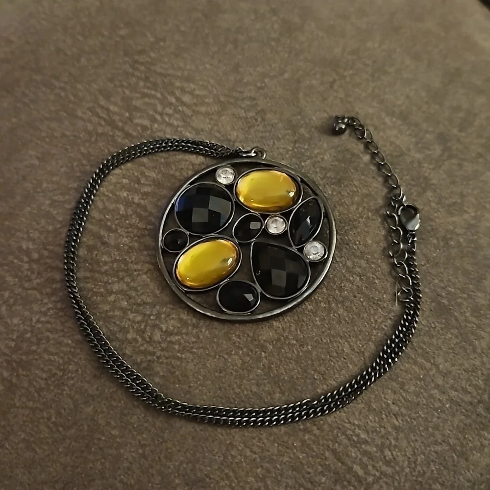 3/$30 VTG Gunmetal Abstract Circle Gem Pendant Chain Necklace